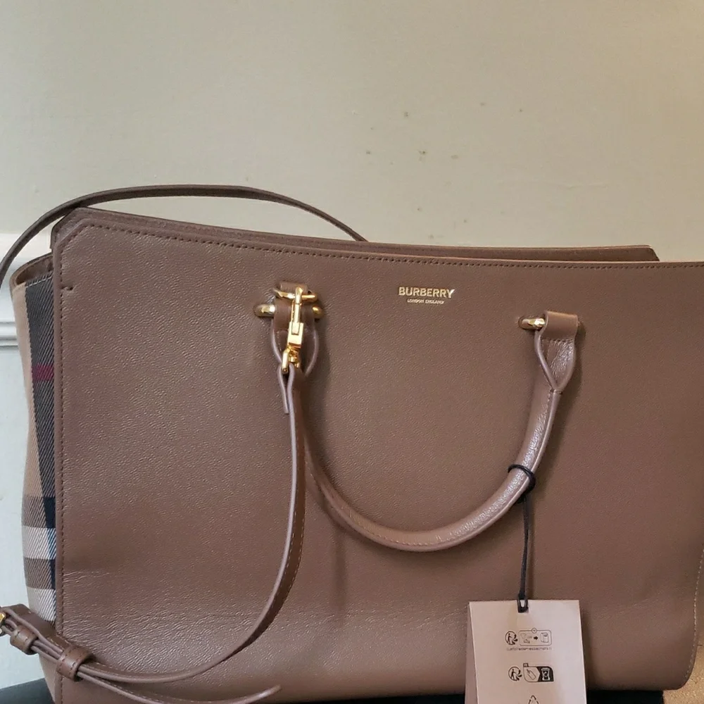 Burberry Brown Tote Bag Luxurious and Spacious - Picture 5 of 5